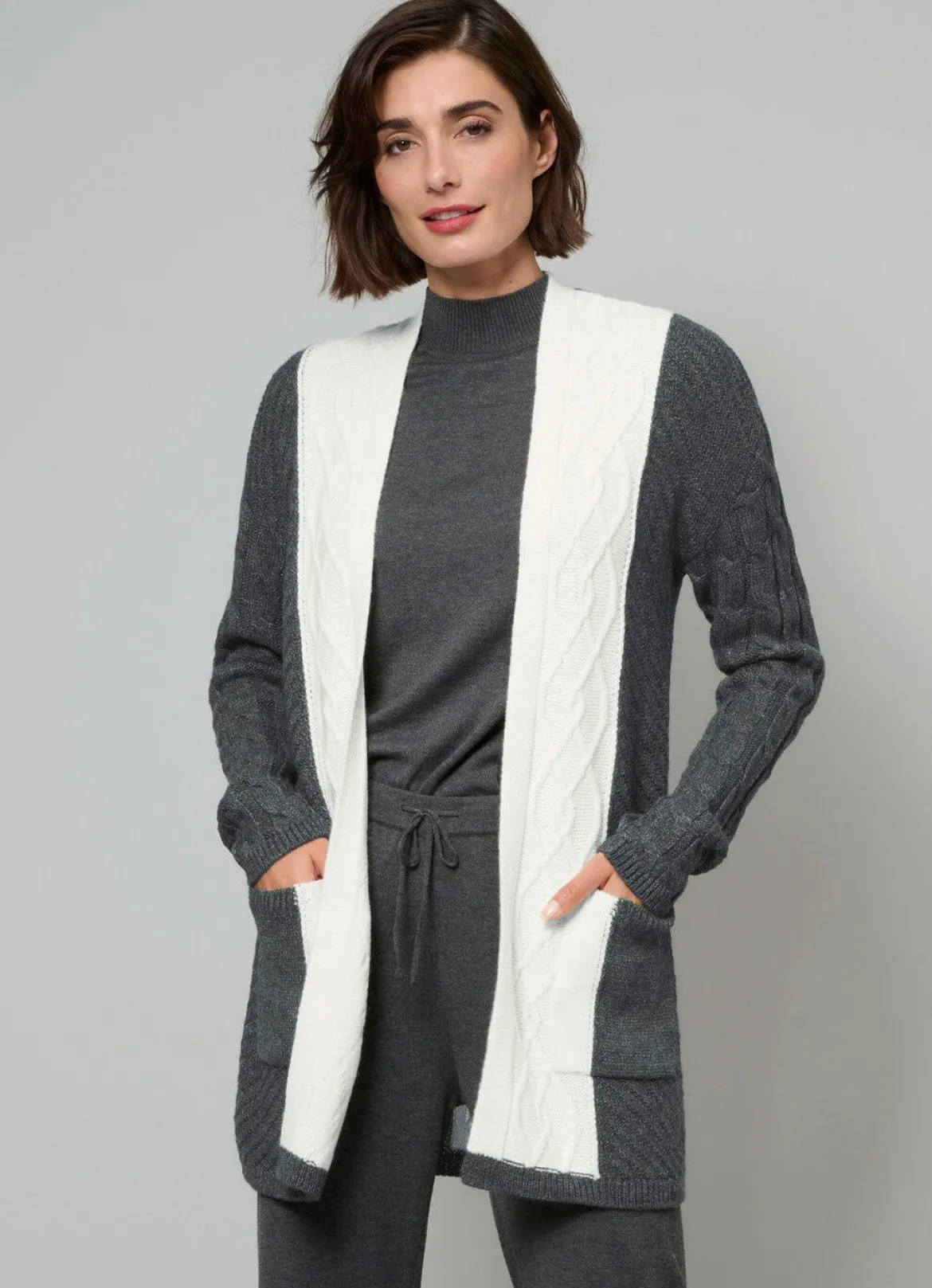 Strickjacke in Strukturmix