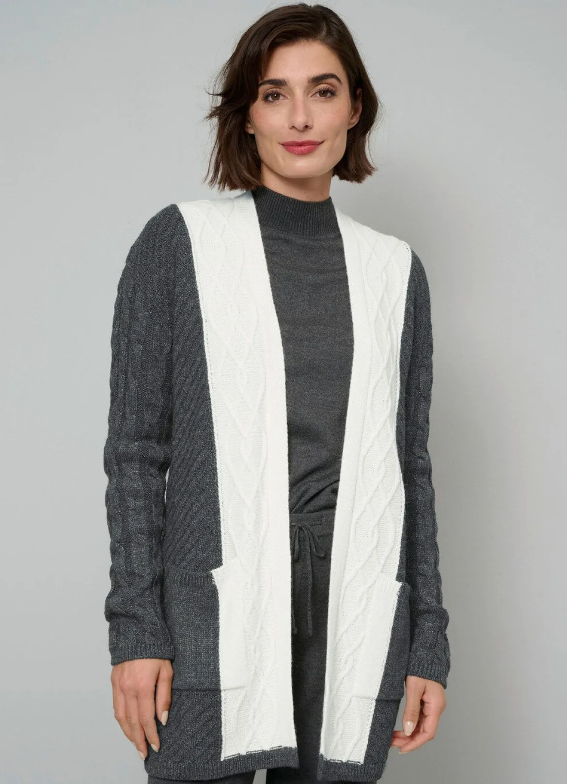 Strickjacke in Strukturmix