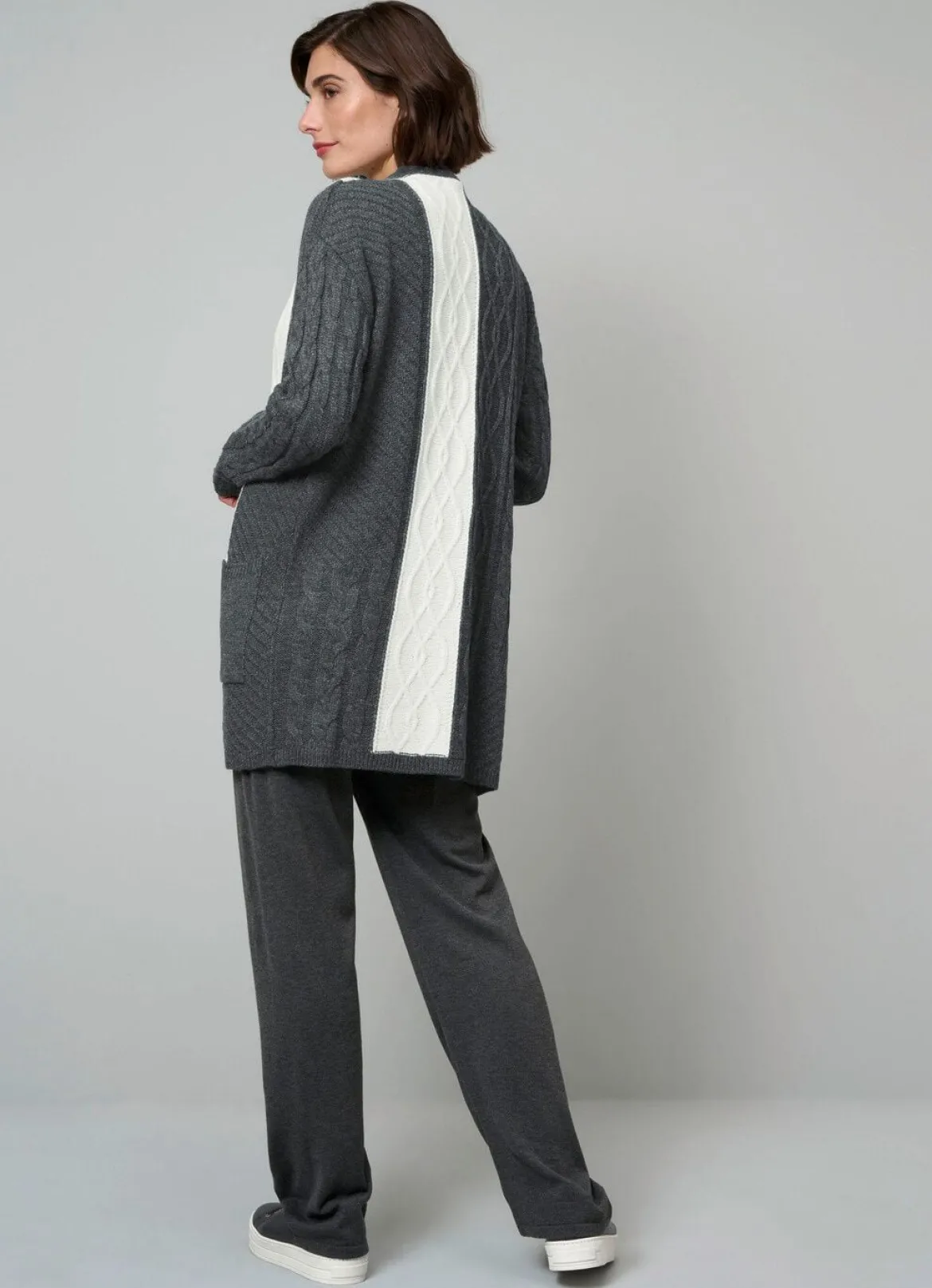 Strickjacke in Strukturmix
