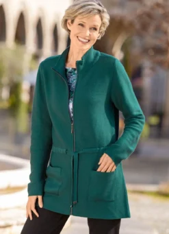 Strickjacke mit Bindeband zur Weitenregulierung