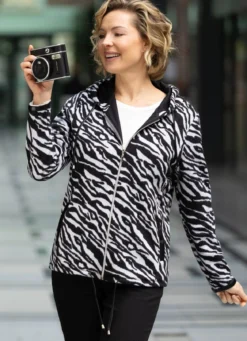 Strickjacke mit Kapuze