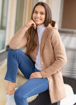 Strickjacke mit Kapuze