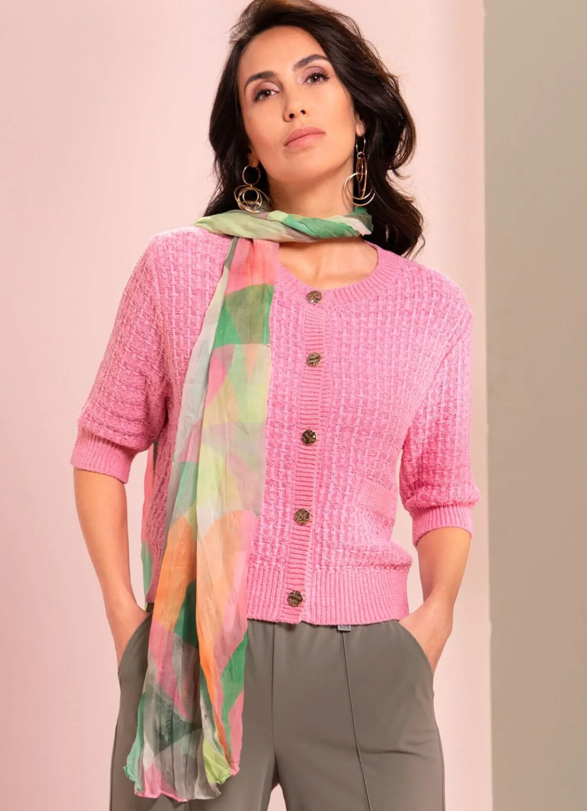 Strickjacke mit Schmuckknöpfen