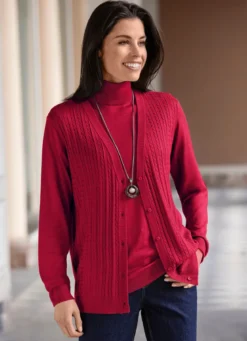 Strickjacke mit Zöpfchenstruktur