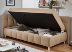 Studioliege mit Kissen und Bettkasten