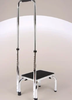 Trittstufe mit Haltegriff