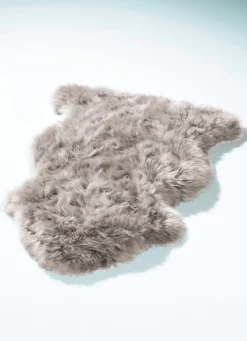 Vorleger aus echtem Lammfell in Tierform