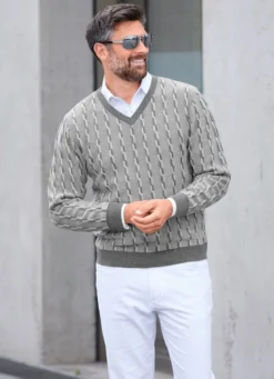 V-Pullover mit markantem Halsausschnitt in 3 Farben