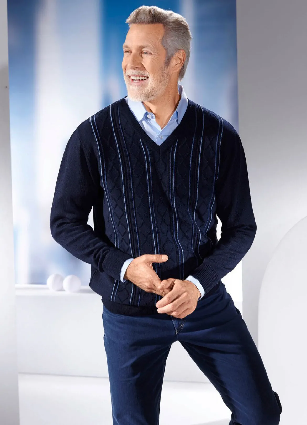 V-Pullover mit Strukturdessin in 3 Farben