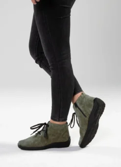 Waldläufer, bequeme Damen-Boots, Winterschuhe, Weite H, mit herausnehmbarem Fußbett