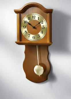 Wanduhr aus Holz mit Funkuhrwerk