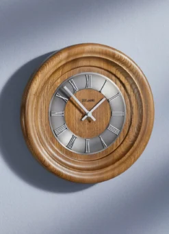 Wanduhr aus massivem Holz