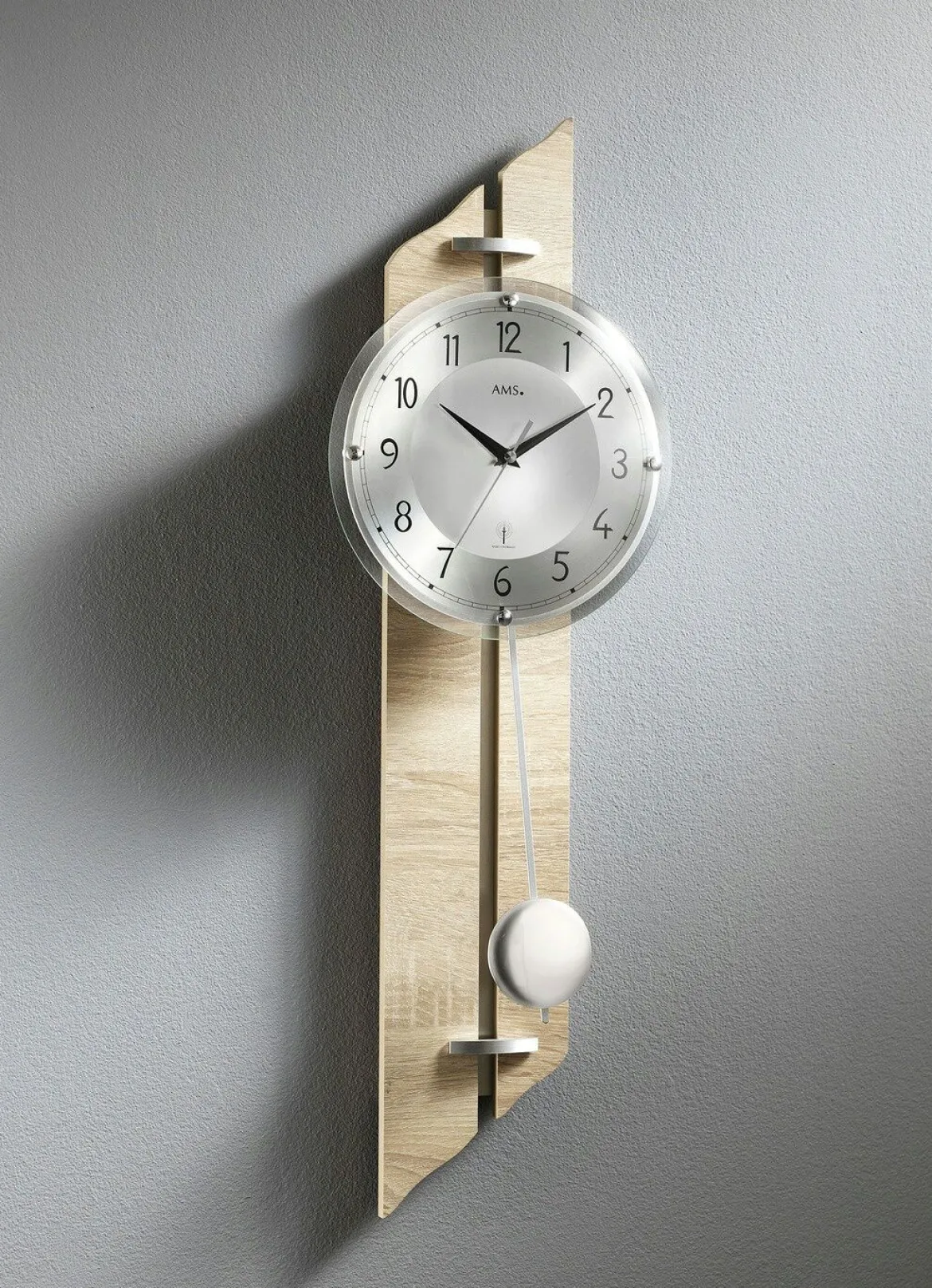 Wanduhr mit Funkuhrwerk