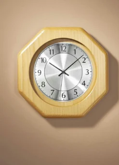 Wanduhr mit Funkwerk