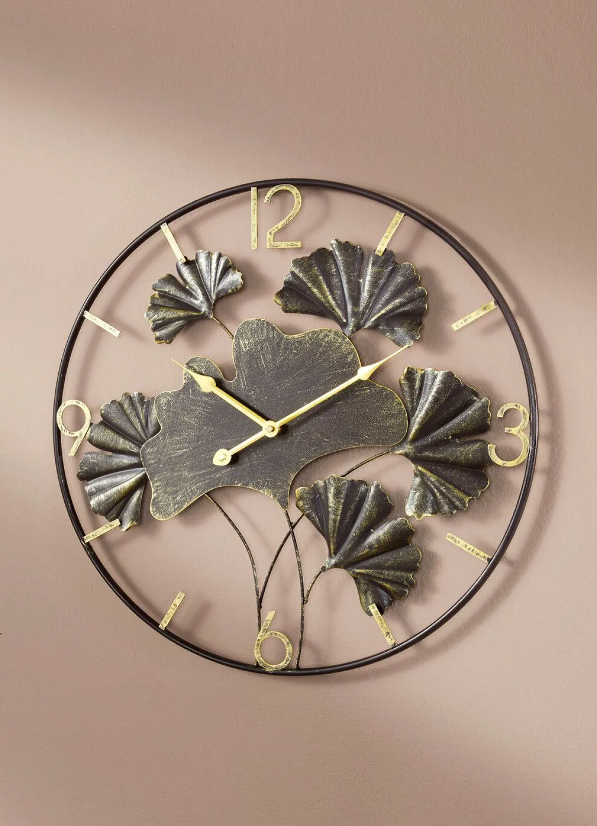Wanduhr mit Ginkgo-Blätterdesign