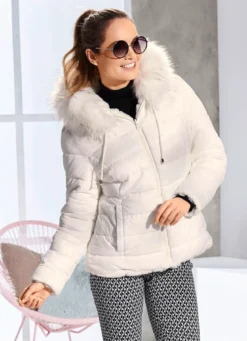 Wendejacke mit fester Kapuze
