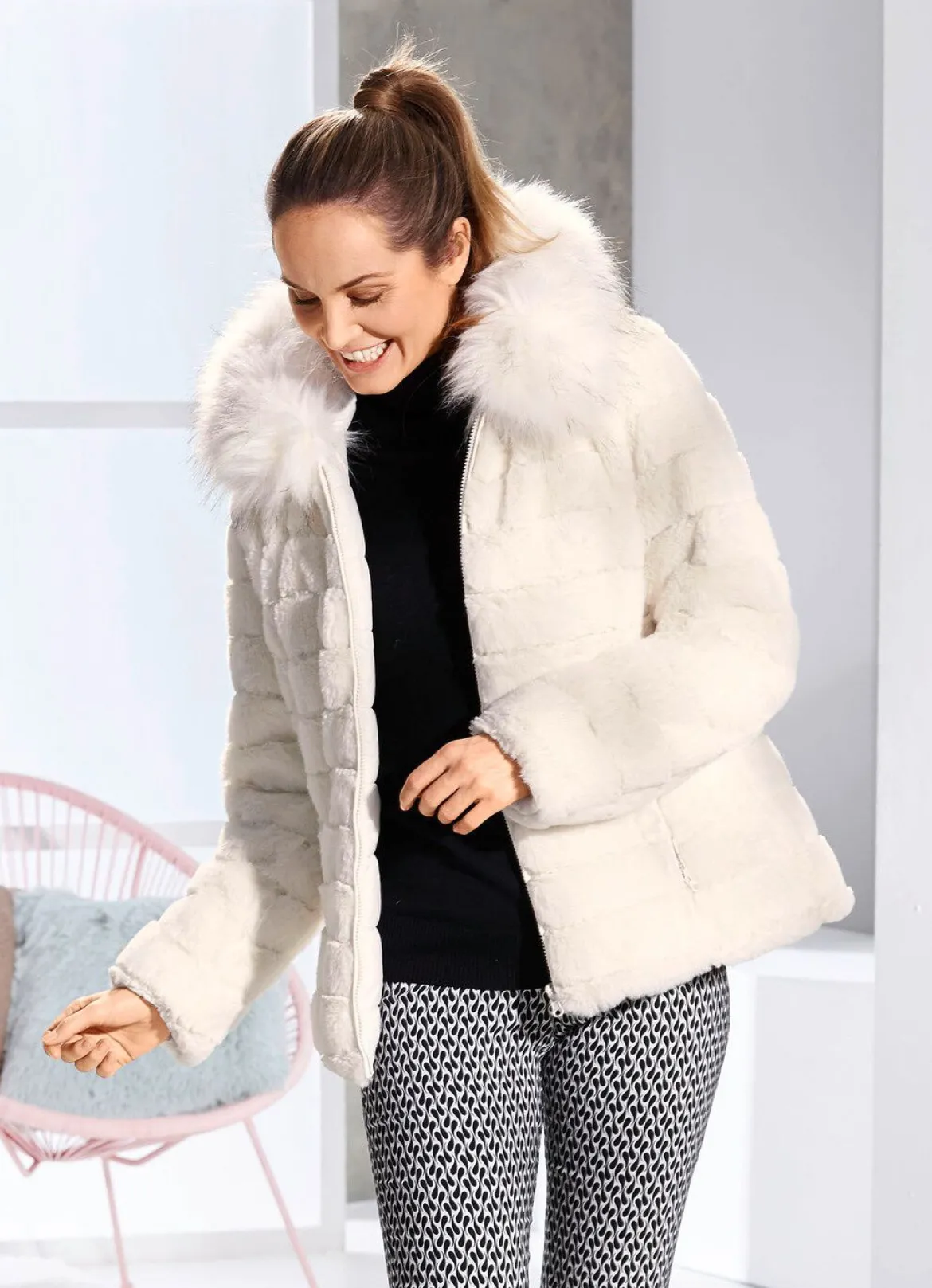 Wendejacke mit fester Kapuze
