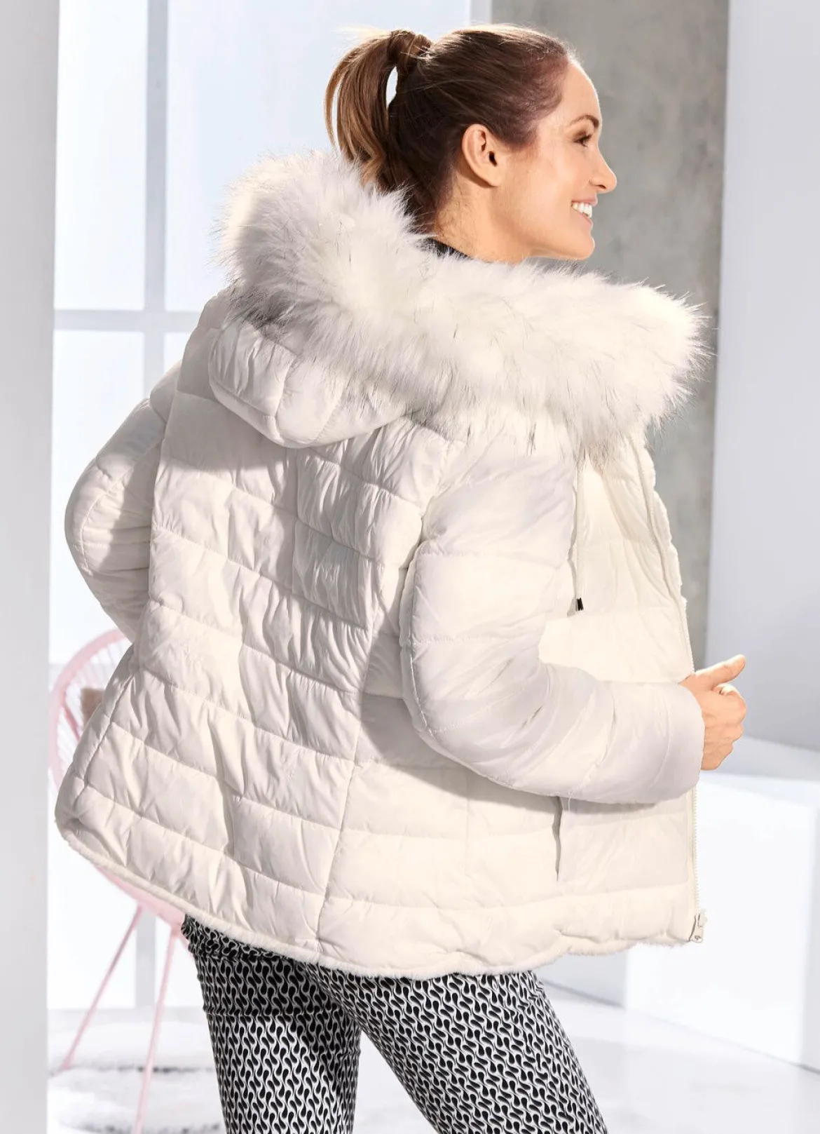 Wendejacke mit fester Kapuze