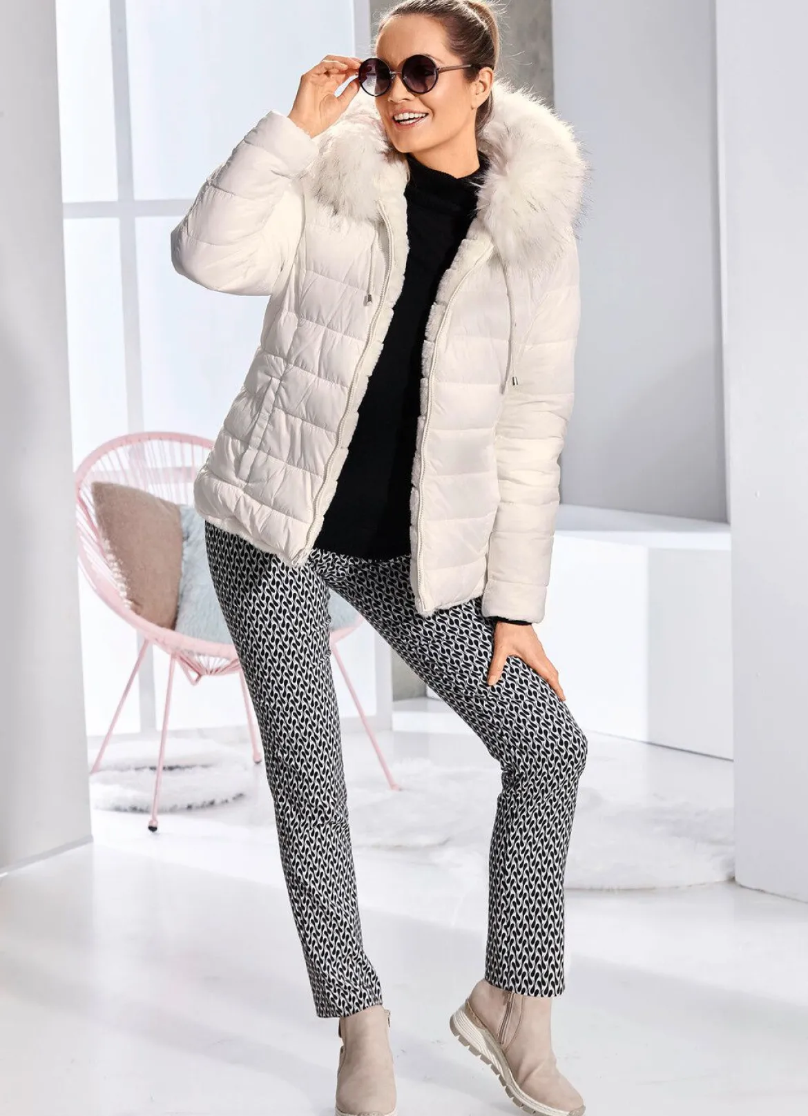 Wendejacke mit fester Kapuze