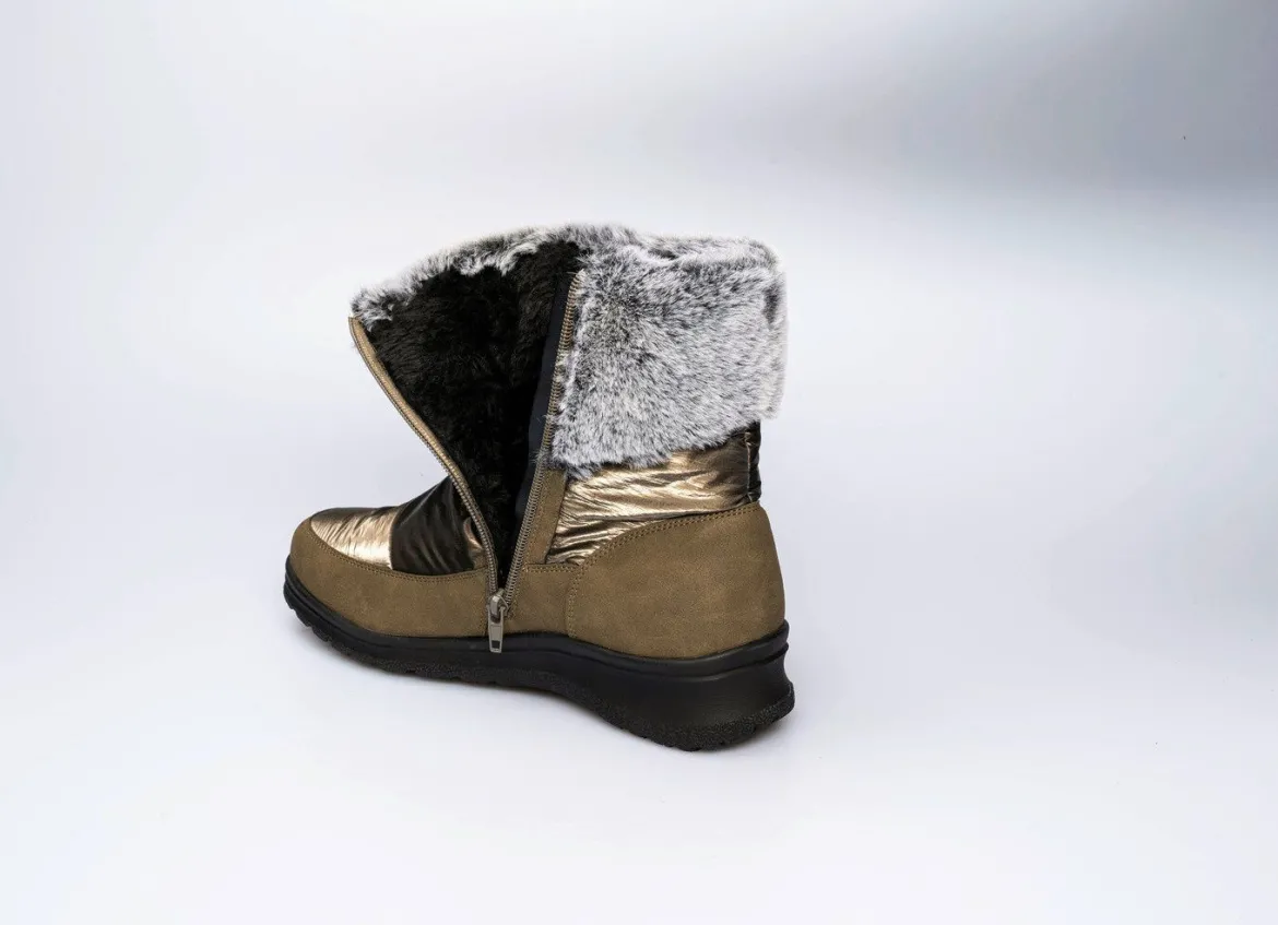 Winterstiefel mit Kunstpelzrand